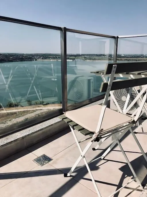 Lakeside Oasis Apartment contacts